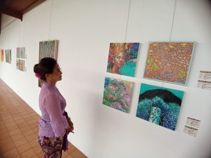 Perupa Komunitas Maha Rupa Batukaru Tabanan Sampaikan “Pesan dari Barat” di Griya Santrian