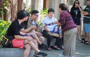 Seluruh Jajaran Manajemen ikut Melayani Pada Hari Pelanggan Nasional