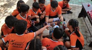 Komunitas Laksana Becik, Beri Eduksi Sekaligus Kampanye Lingkungan di SDN 11 Dauh Puri Denpasar