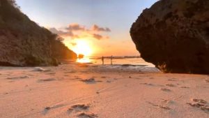 Mencari Ketenangan Sambil Menikmati Keindahan Alam Tersembunyi di Pantai Thomas