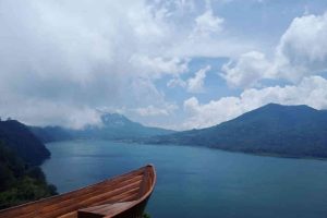 Berkunjung ke Danau Buyan, Melepas Penat di Danau Kembar Bali Utara
