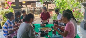 Ubah Batok Kelapa Jadi Produk Bernilai Ekonomi, Kelompok Wanita Desa Abang Karangasem Juara I Kompetisi Pemberdayaan Perempuan se- Indonesia