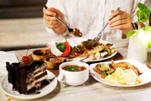 Sensasi Makan Seafood Barbeque di Tepi Pantai Berawa Sambil Menyaksikan Sunset di VUE Canggu