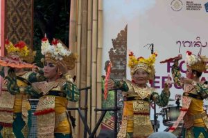 Niang Soli, Tetap Energik Menari Legong Bapang Saba di Usia 102 Tahun