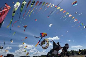 Rare Angon Festival 2026 Jadi Wadah Pelestarian Budaya Bali, Ribuan Layang-Layang Hiasi Langit Sanur