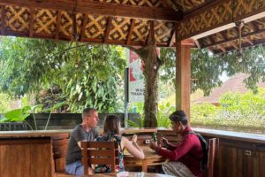 Warung Wica Hadirkan Menu Harga Kaki Lima dengan Tempat Nyaman di Bongkasa Pertiwi, Nasi Goreng Babi Kecombrang Jadi Andalan
